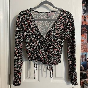 NO BOUNDARIES FLORAL LONG SLEEVE CROP TOP